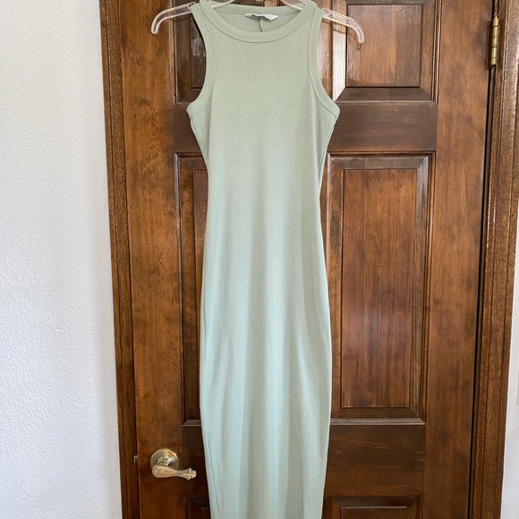 Light pistacho pastel green colored ribbed maxi dress - Picture 2 of 5